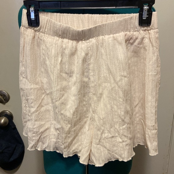 Ivory Shorts 6 (Med) NIAY - Picture 2 of 5